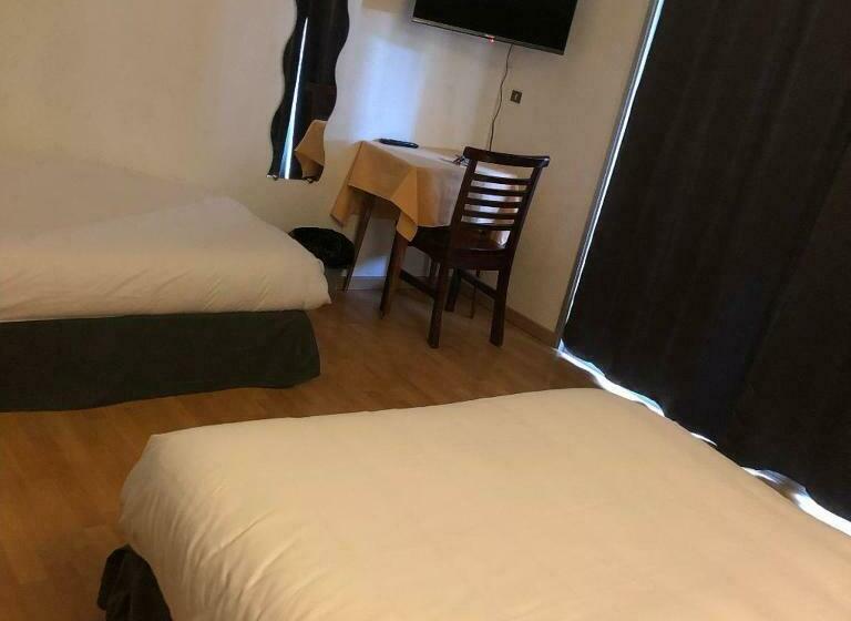 带露台的标准房间, La Garenne