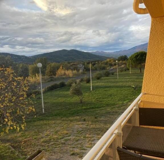 标准三人间, La Garenne