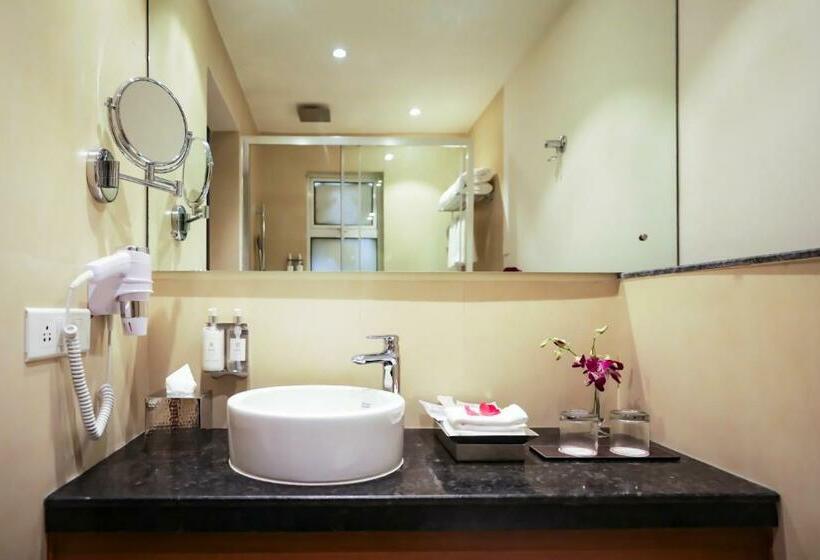 اتاق اجرایی, Regenta Suites Gurugram, Sohna Road, Sector 49