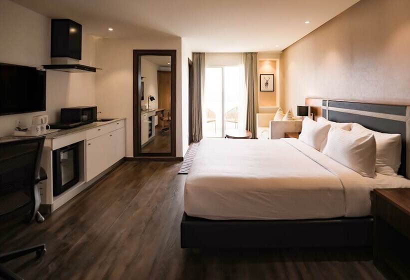 エクゼクティブルーム, Regenta Suites Gurugram, Sohna Road, Sector 49