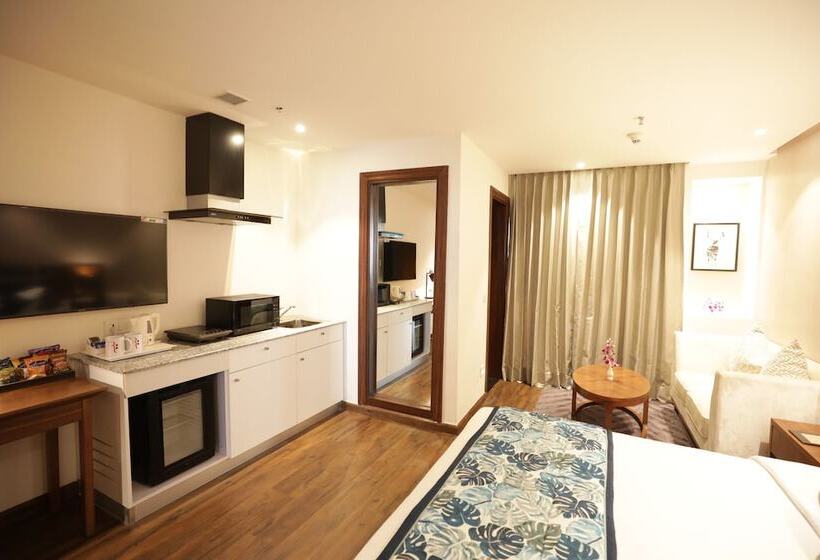 اتاق اجرایی, Regenta Suites Gurugram, Sohna Road, Sector 49