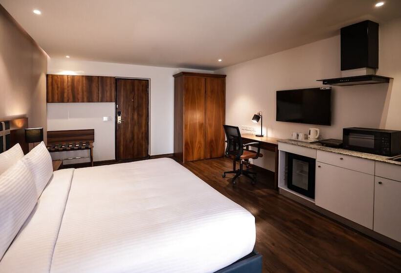 エクゼクティブルーム, Regenta Suites Gurugram, Sohna Road, Sector 49