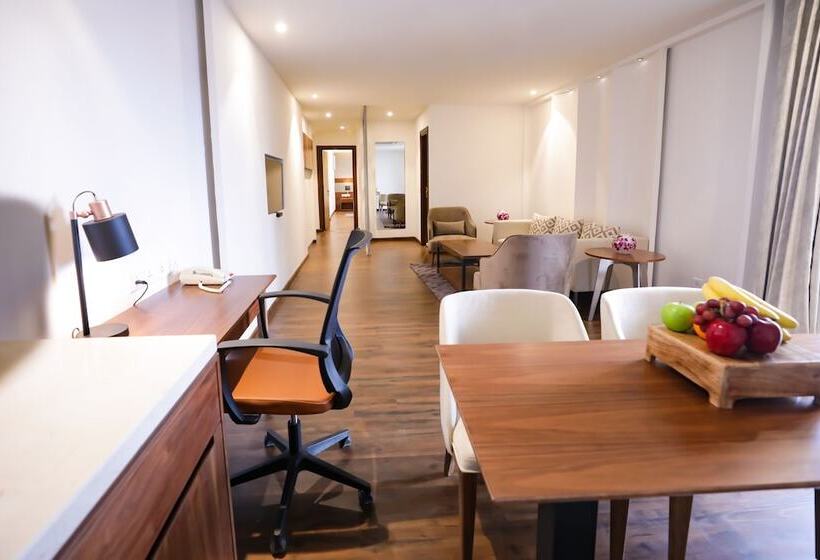 プレジデントスイートルーム, Regenta Suites Gurugram, Sohna Road, Sector 49