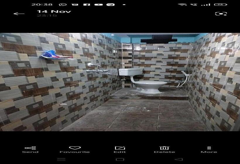 اتاق کلاسیک سه تخته, Spot On Pushpanjali Guest House