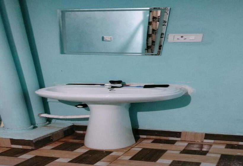 اتاق کلاسیک سه تخته, Spot On Pushpanjali Guest House