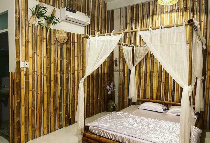 اتاق لوکس خانوادگی, Bí đỏ Homestay