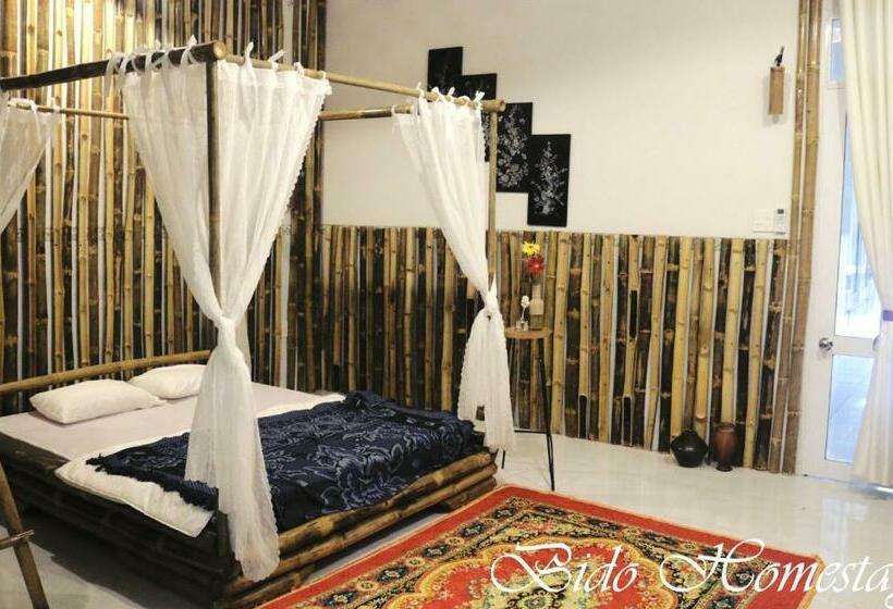 اتاق لوکس خانوادگی, Bí đỏ Homestay