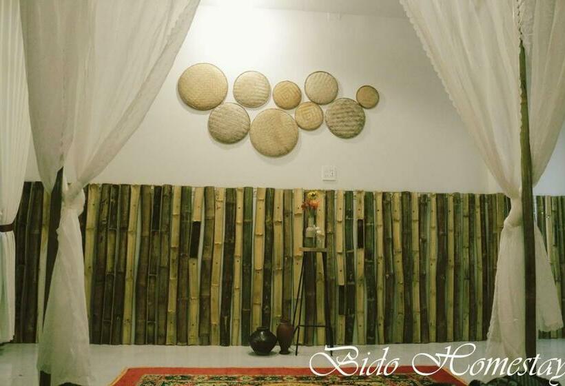 اتاق لوکس خانوادگی, Bí đỏ Homestay