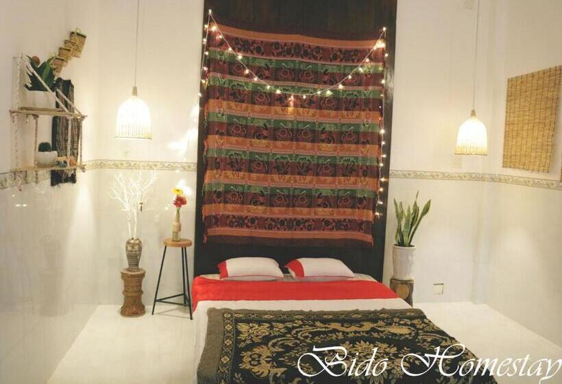 اتاق لوکس خانوادگی, Bí đỏ Homestay