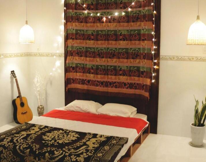 اتاق لوکس خانوادگی, Bí đỏ Homestay