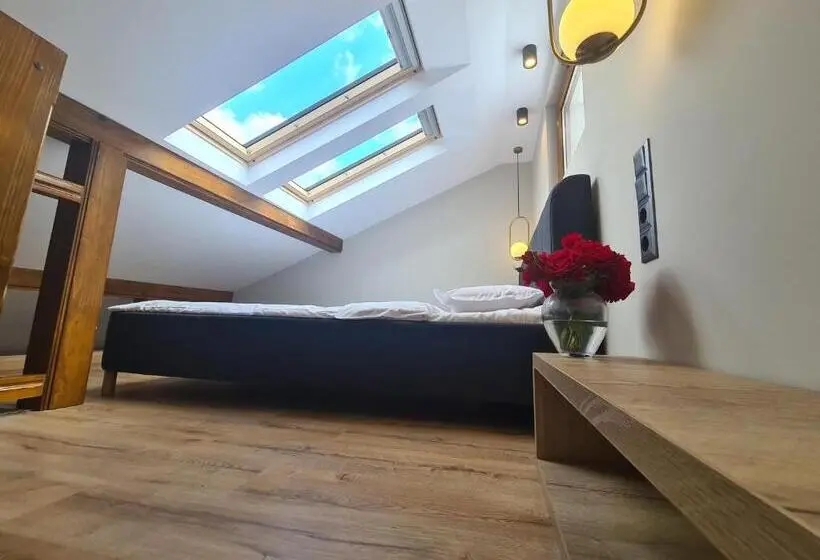Suit Deluxe, Casa Florescu