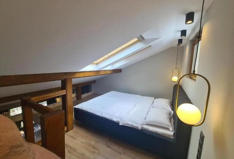 Suit Deluxe, Casa Florescu