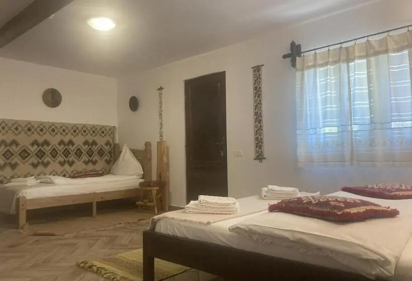 اتاق استاندارد سه نفره, Casa Soarelui
