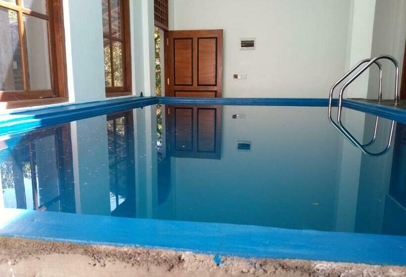 Medencére Néző Standard Szoba, Home In The Island