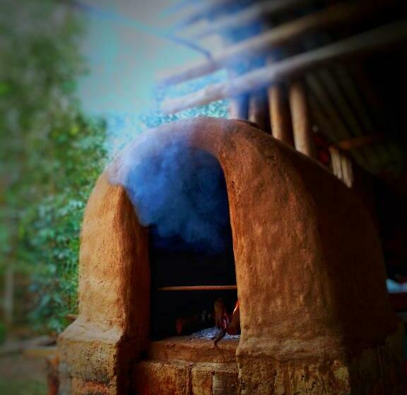 Medencére Néző Standard Szoba, Home In The Island