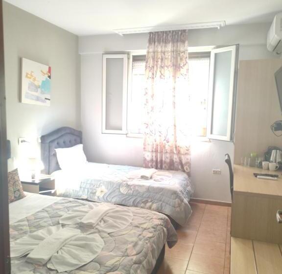 اتاق استاندارد سه نفره, Guest House De Rada