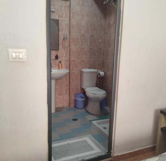 اتاق استاندارد سه نفره, Guest House De Rada