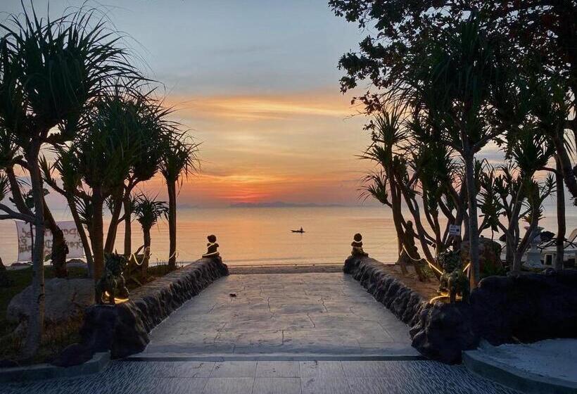 غرفة عائلية مطلّة علي البحر, The Wynn Kohjum