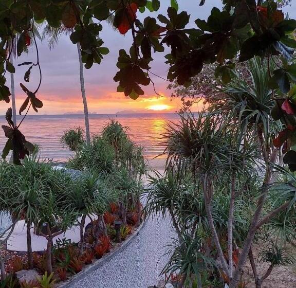 غرفة عائلية مطلّة علي البحر, The Wynn Kohjum