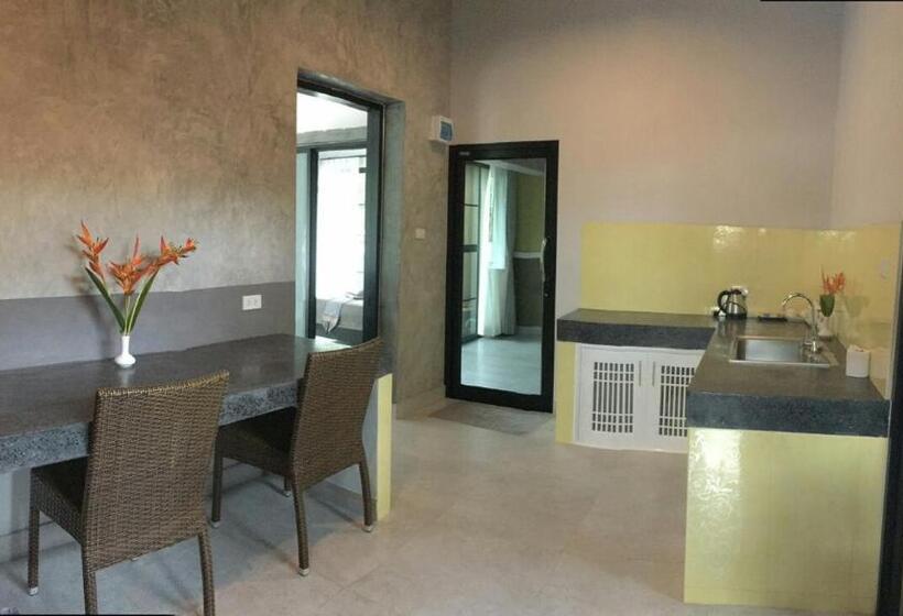 غرفة عائلية مطلّة علي البحر, The Wynn Kohjum