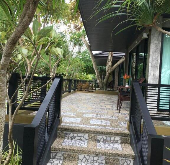 غرفة عائلية مطلّة علي البحر, The Wynn Kohjum