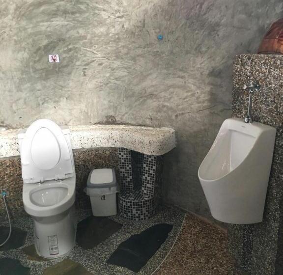 غرفة عائلية مطلّة علي البحر, The Wynn Kohjum