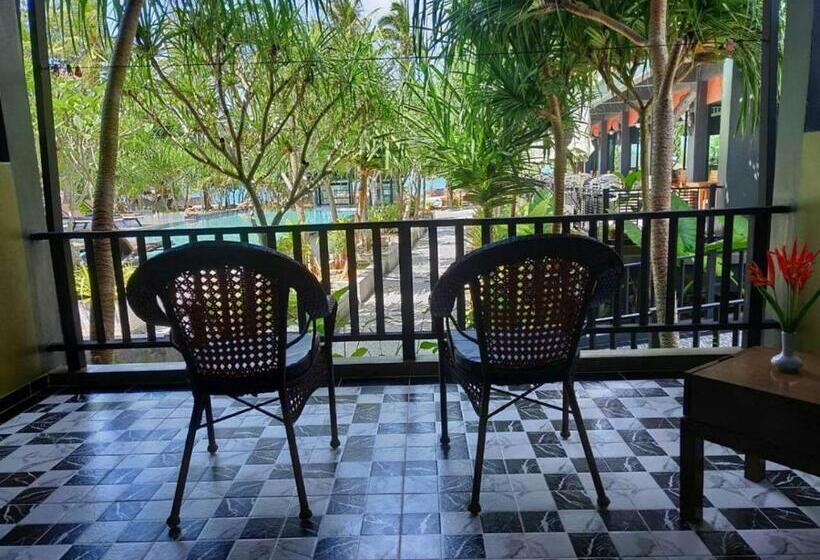 غرفة ديلوكس ثلاثية, The Wynn Kohjum