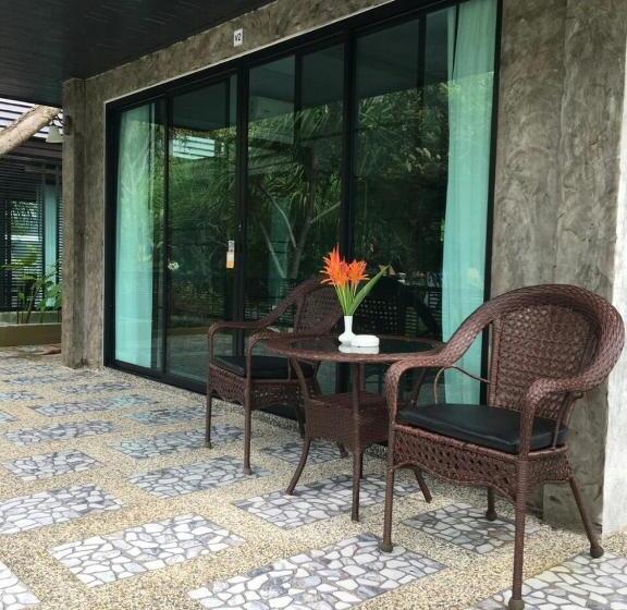 غرفة عائلية مطلّة علي البحر, The Wynn Kohjum