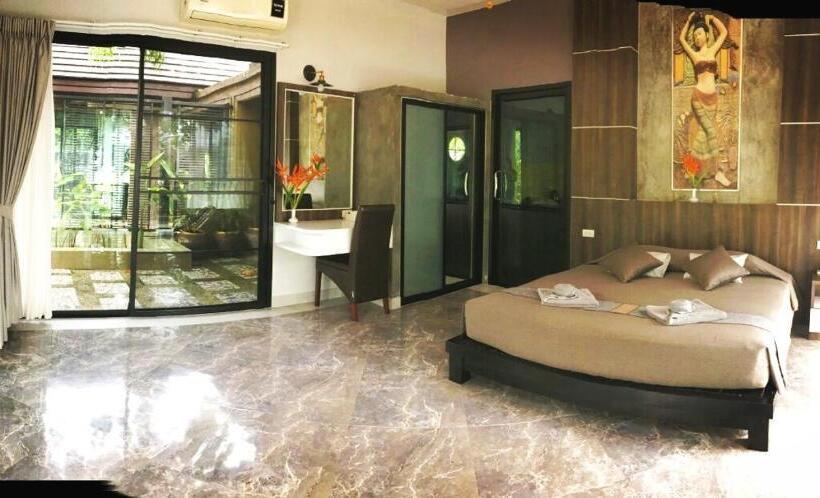 غرفة عائلية مطلّة علي البحر, The Wynn Kohjum