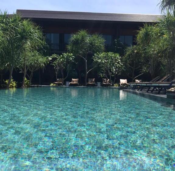 غرفة ديلوكس, The Wynn Kohjum