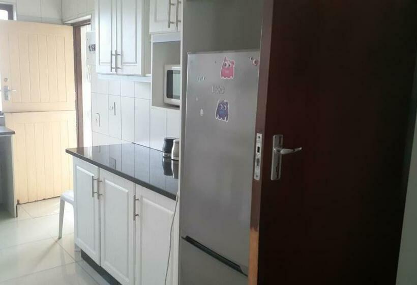 Talo 4 Makuuhuonetta, Ocean Palace Self Catering Lodge
