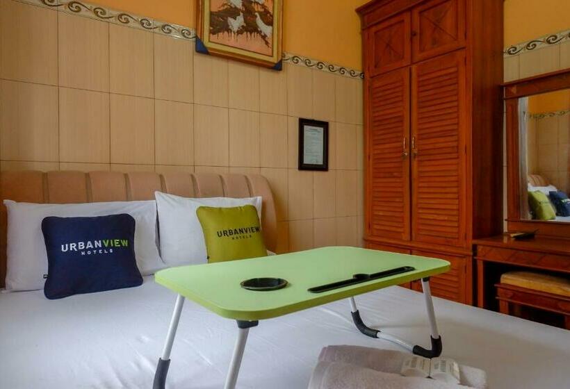 Номер Superior, Urbanview Hotel Anugrah Kendal By Reddoorz