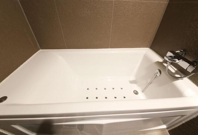 اتاق استاندارد با وان آب گرم, West In Hotel Yeosu