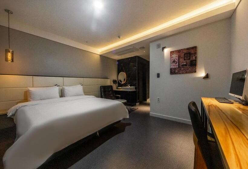 חדר סטנדרט עם ג'קוזי, West In Hotel Yeosu