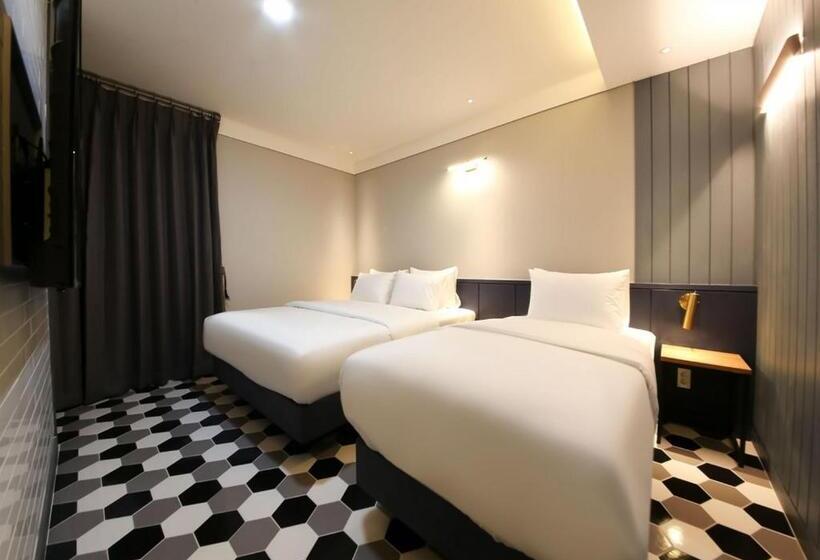 חדר סופריור נוף לעיר, West In Hotel Yeosu