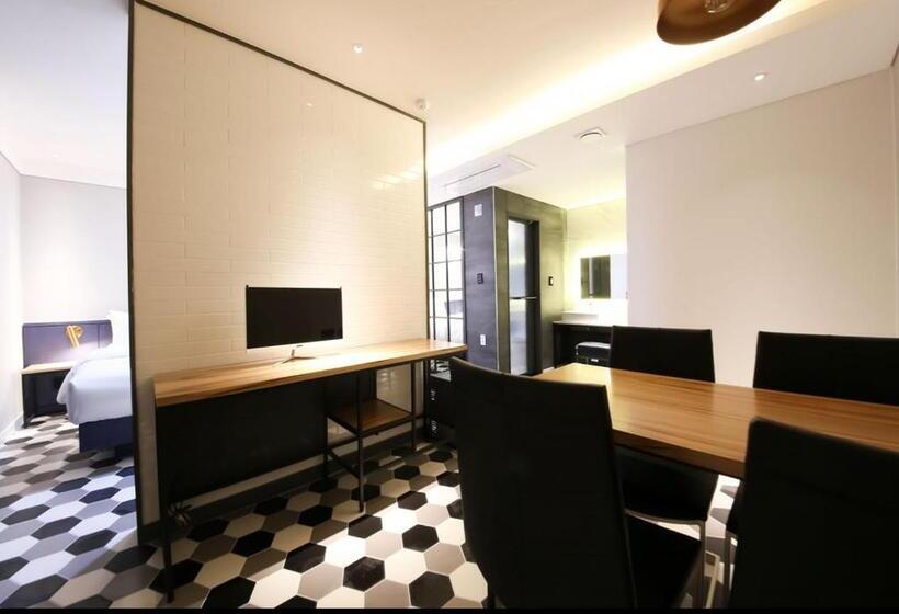 חדר סופריור נוף לעיר, West In Hotel Yeosu