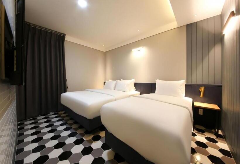 חדר סופריור נוף לעיר, West In Hotel Yeosu