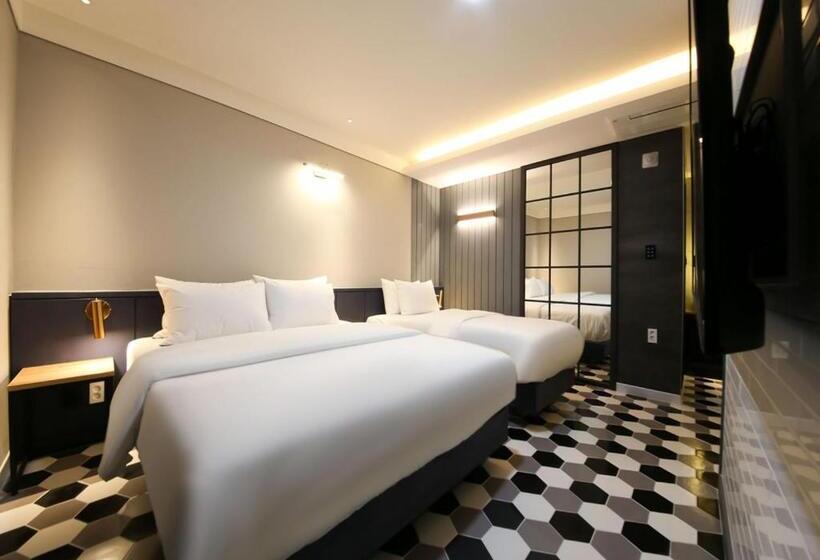 חדר סופריור נוף לעיר, West In Hotel Yeosu