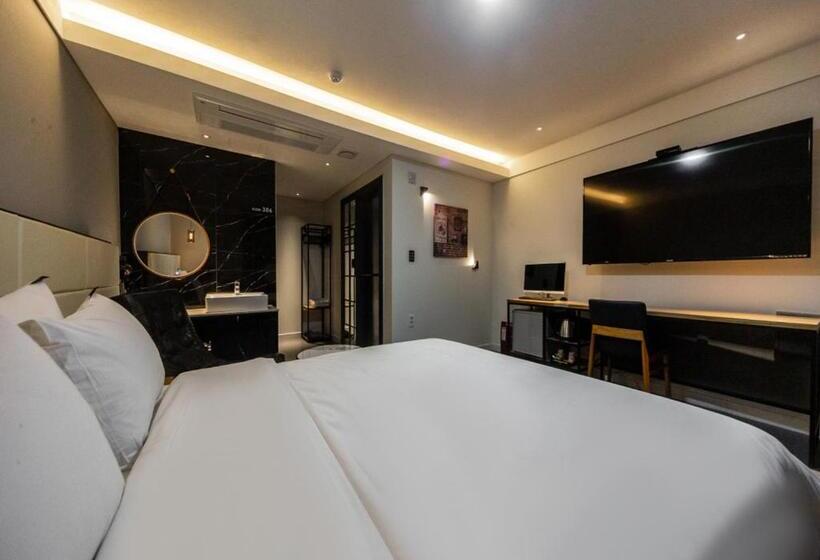 اتاق استاندارد با وان آب گرم, West In Hotel Yeosu