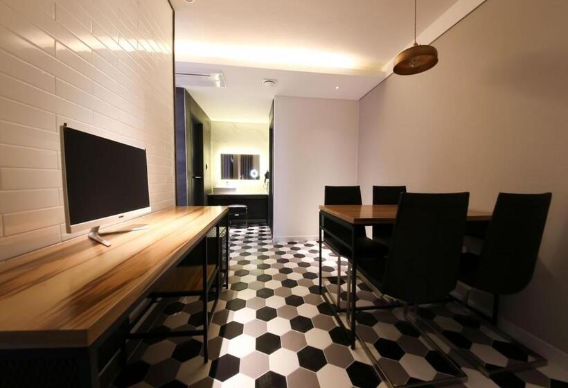 اتاق سوپریور با چشم‌انداز شهر, West In Hotel Yeosu