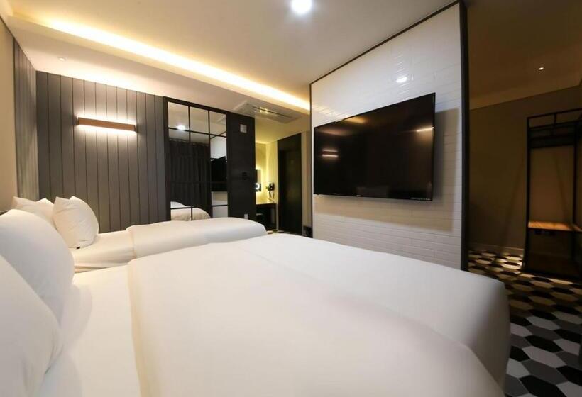 חדר סופריור נוף לעיר, West In Hotel Yeosu