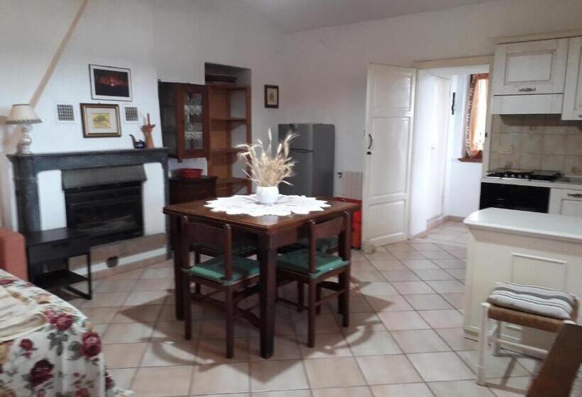 استودیوی استاندارد, Agriturismo Del Monte