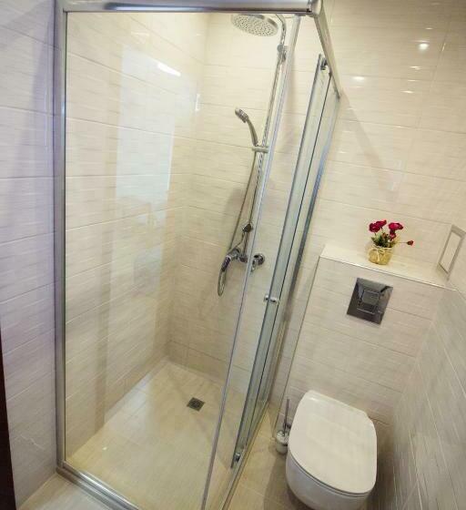 اتاق لوکس با بالکن, Breeze Guest House