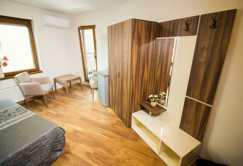 اتاق لوکس با بالکن, Breeze Guest House