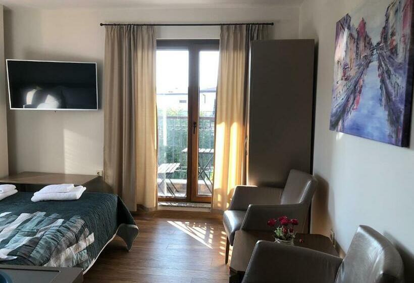 اتاق لوکس با بالکن و چشمانداز دریا, Breeze Guest House