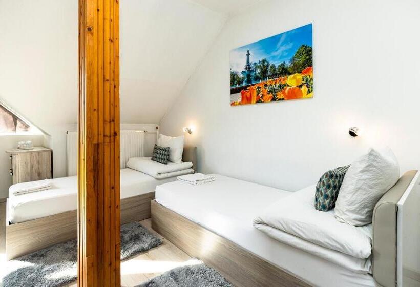 غرفة قياسية رباعية, Dobó Vendégház