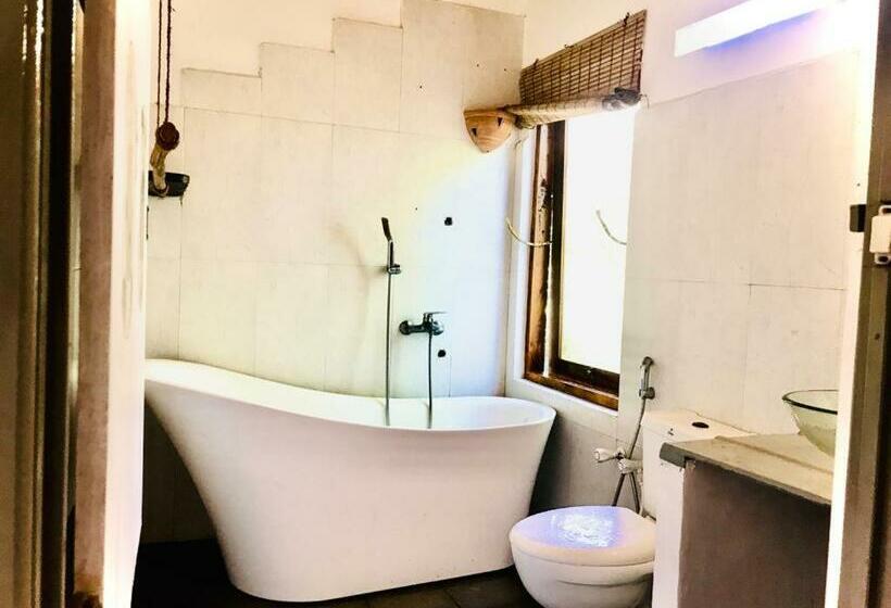 غرفة قياسية مطلّة علي الحديقة, Freedom192