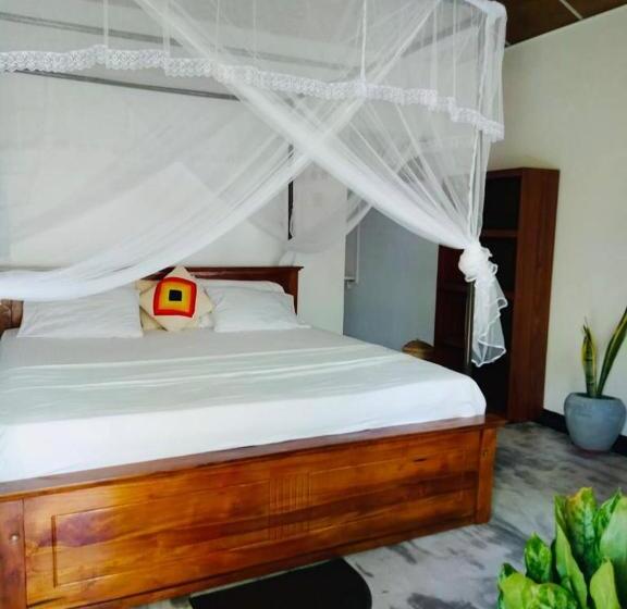 غرفة قياسية مطلّة علي الحديقة, Freedom192