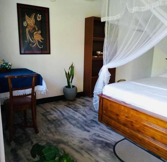 غرفة قياسية مطلّة علي الحديقة, Freedom192