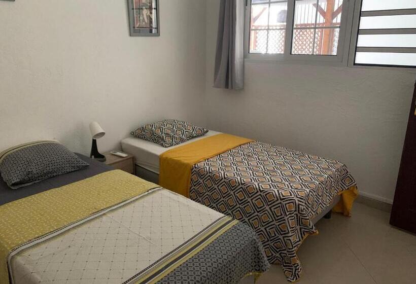 اتاق کلاسیک چهارنفره, Pelikan Chambres D Hôtes